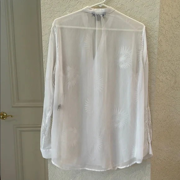 Simply Vera Vera Wang Sheer White Blouse 22 inches 22-1/2 inches wide - Picture 3 of 5